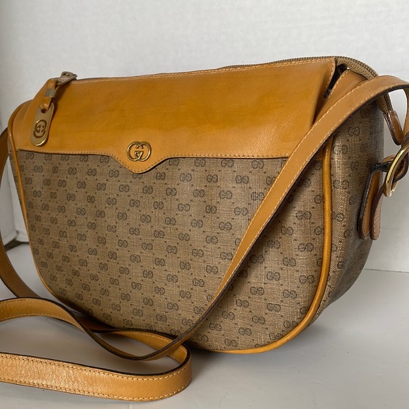 Gucci Handbags - Authentic Gucci Leather Crossbody/Shoulder Bag.